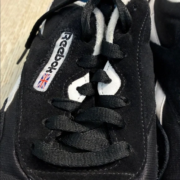 ⏳LAST CHANCE⏳Men’s Reebok Classic Suede and Nylon Sneakers (Black/White) - Picture 6 of 15